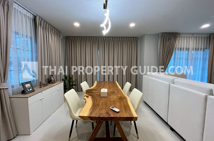 House with Shared Pool in Bangnatrad 